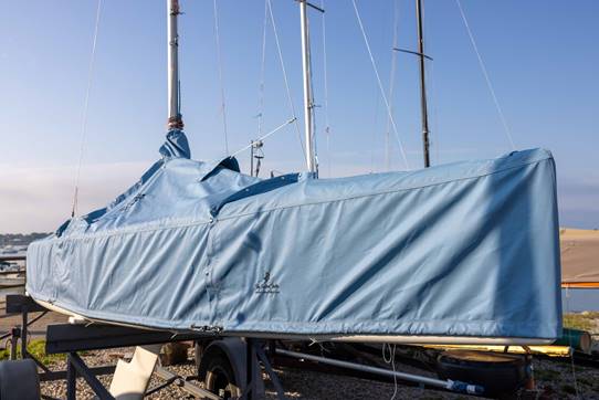 International 110 Skirted Mooring Cover