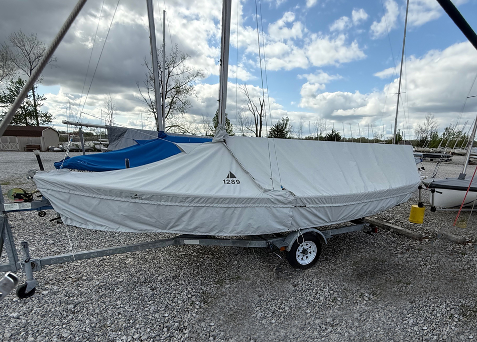 Interlake Skirted Mooring Cover